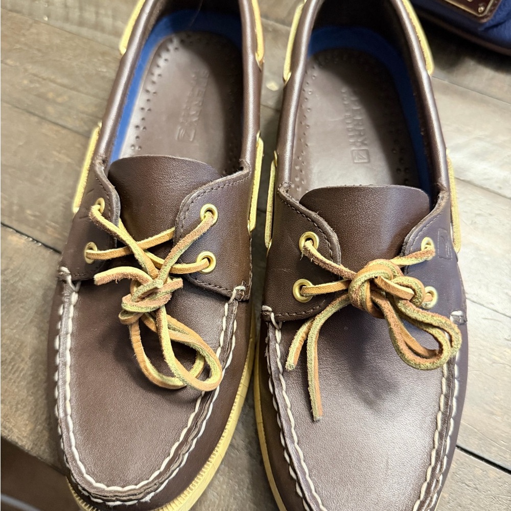 Sperry Brown Leather Boat Shoes with Tan Accents